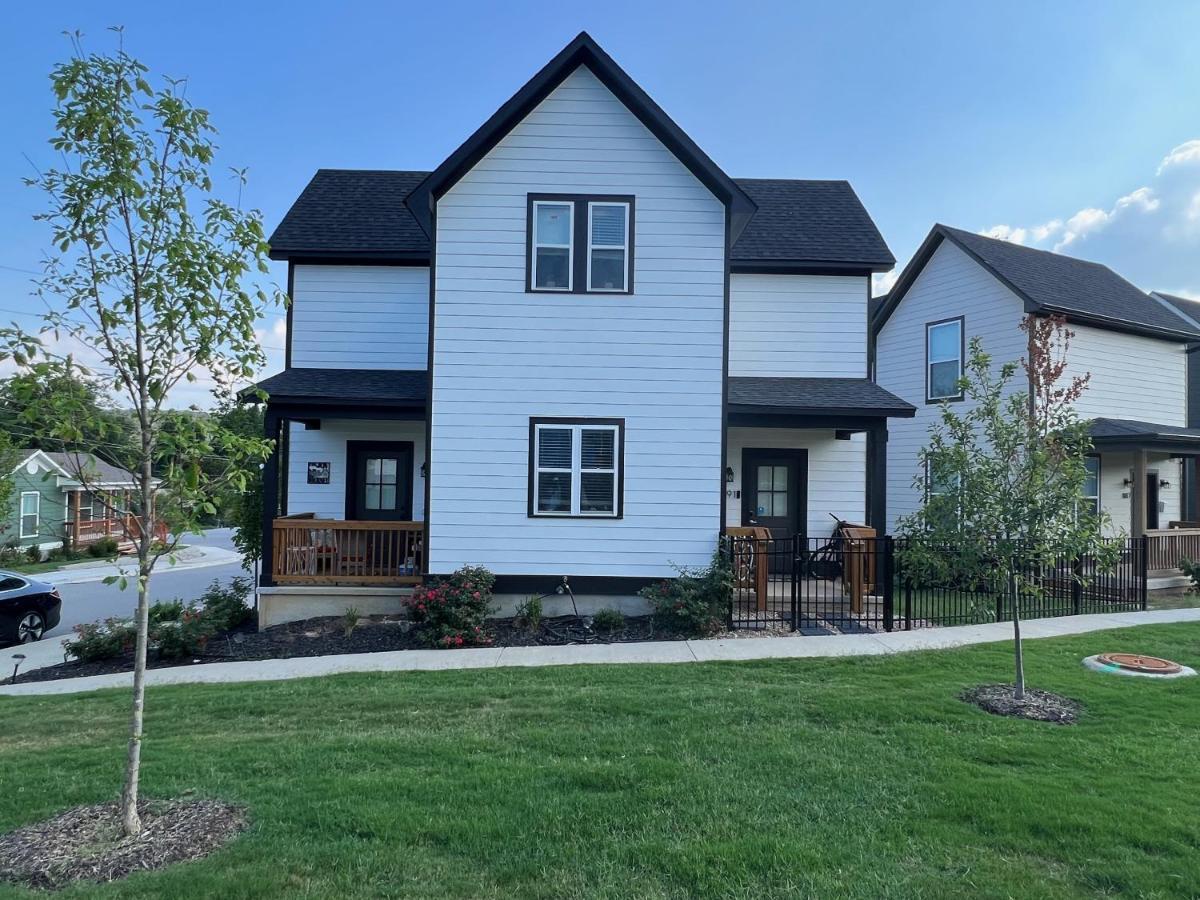 New Centennial Park Luxury Smart Home W Courtyard Fayetteville Dış mekan fotoğraf