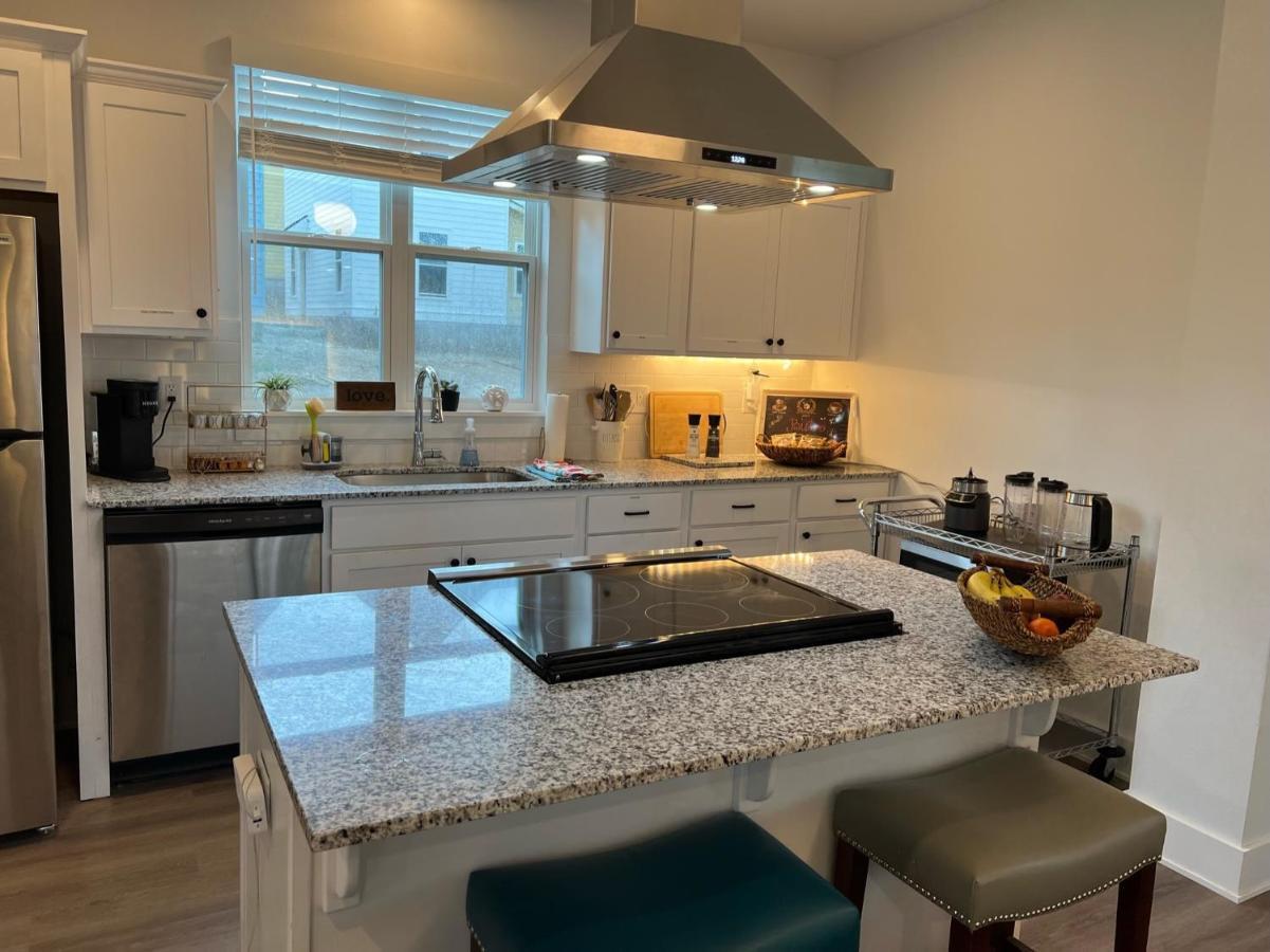 New Centennial Park Luxury Smart Home W Courtyard Fayetteville Dış mekan fotoğraf